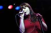 Lilian Heeb bei ihrem Auftritt in der Chollerhalle in Zug. (Bild Werner Schelbert)