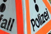 Ein Pannendreieck der Polizei. (Symbolbild) (Bild: Archiv LZ)