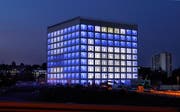 Auch nachts ein Hingucker: die 2011 eröffnete Neue Stadtbibliothek.