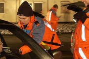 Szene von einer Polizeikontrolle. (Archivbild Eveline Bachmann/Neue LZ)