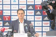 FCL-Präsident Philipp Studhalter verkündet die Trennung von CEO Marcel Kälin. (Bild: Urs Flüeler/Keystone (Luzern, 28. März 2018))