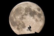 Parallelen zu Steven Spielberg Meisterwerk E.T. sind unverkennbar. (Bild: Philipp Schmidli / Neue LZ)