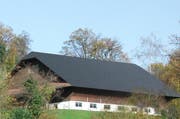 In dieser Scheune in Meggen soll der dezentrale Stromspeicher stehen. (Bild: BE Netz AG)