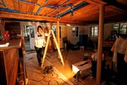 Ruth Felber, die neue «Klösterli»-Betriebsleiterin, im Tagesrestaurant, das derzeit noch eine Baustelle ist. (Bild Philipp Schmidli)