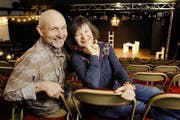 Peter Freiburghaus und Antonia Limacher, besser bekannt als Lilian und Ernst Fischbach, in ihrem Theater in Küssnacht. (Bild: Duo Fischbach/PD)