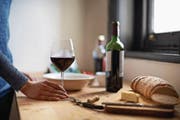 «Frauen trinken eher im Versteckten», sagt Lorenz Martignoni, Leiter des Therapiezentrums Meggen. (Symbolbild: Getty)
