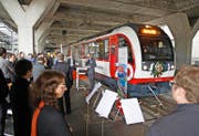 Bereit zur Abfahrt: der neue Fink der Zentralbahn gestern Abend im Bahnhof Luzern. (Bild Corinne Glanzmann)