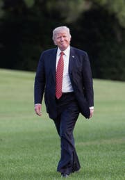 Ein Präsident, der sich nicht allzu oft im grünen Bereich bewegt: Donald Trump. (Bild: Chris Kleponis/EPA (Washington, 23. August 2017))