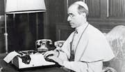 Ein Schreiben auf dem Briefpapier des Papstes stürzt seinen Geheimagenten Josef Müller beinahe ins Verderben.