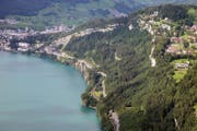 Eine kantonale Volksinitiative mit rund 2060 Unterschriften gegen den Neubau der Axenstrasse wurde eingereicht. (Bild: Archiv PD)