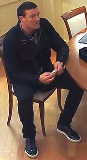 Dieser Mann wird im Zusammenhang mit dem Raubüberfall gesucht. (Bild: Luzerner Polizei)