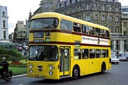 Diesen Bus erhielt die Stadt Luzern 1987 aus England. (Bild: PD)