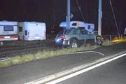 Der 18-Jährige kam mit seinem Auto von der Strasse ab. (Bild: Nidwaldner Zeitung)