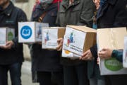 Eine Allianz aus linksgrünen Kreisen will den Abbau beim Service Public stoppen. (Bild: Dominik Wunderli)
