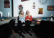 Die Miss-Zentralschweiz-Kandidatinnen, Livia Wyss und Laura Müller. (Bild: Stefan Kaiser (Zug, 1. März 2018))