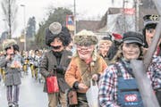 Auch wilde Gruppen reihten sich im Michelsämter Umzug in Hildisrieden ein. (Bild: Nadia Schärli (Hildisrieden, 12. Februar 2018))