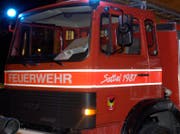 Die Sattler Feuerwehr rückte aus, musste aber nichts mehr löschen. (Bild: Archiv / bote.ch)