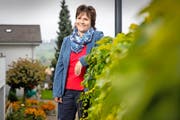 Seit gut drei Wochen ist sie im Amt: Gemeinderätin Renate Gerber in Ufhusen. Bild: Philipp Schmidli (Ufhusen, 20. September 2016)