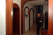 Im Durchgangszentrum Degenbalm in Morschach sind alle Plätze besetzt. Im Bild Hans-Peter Harlacher, Leiter des Zentrums. (Bild Andrea Schelbert/Neue SZ)