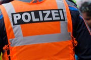 Ein alkoholisierter Urner leistete sich eine Auseinandersetzung mit zwei Polizisten. (Symbolbild) (Bild: Keystone)
