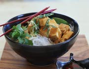 Ein Nudeln-Reis-Salat mit Tofu. (Bild: PD)