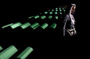 Gedenkstätte in Potocari, nahe Srebrenica: Zum morgigen 20. Jahrestag des Massakers von Srebrenica werden erneut 136 Särge hierher überführt. (Bild: ap)