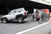 Der umgekippte Anhänger auf der Autobahn A2 Richtung Luzern. (Bild: Kantonspolizei Nidwalden)