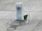 Der «Drinking Fountain» von Ilya und Emilia Kabakov steht seit 2003 mitten auf dem Bahnhofplatz Zug.