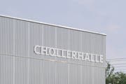 Übernimmt für mehr als ein Jahr Anlässe des Casinos: Die Chollerhalle in Zug. (Bild: Dominik Hodel / LZ)