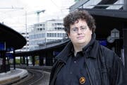 Stefan Thöni im September am Bahnhof Zug. (Bild: Werner Schelbert / Neue ZZ)