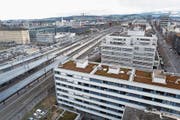 Verdichtetes Bauen wird auch rund um den Bahnhof Zug ein Thema. (Bild: Werner Schelbert (November 2017))