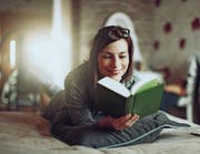 Wer dicke Bücher liest, liegt voll im medialen und gesellschaftlichen Trend. (Bild: Getty)