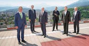 Das Luzerner Regierungsratsfoto 2017/18. Von links: Staatsschreiber Lukas Gresch und die Regierungsräte Reto Wyss, Robert Küng, Guido Graf (Regierungsratspräsident), Marcel Schwerzmann und Paul Winiker. (Bild: Melchior Imboden, HSLU – Design & Kunst)
