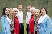 Im Doppelpack – die Zwillinge von vorne nach hinten: Mirjam (links) und Tamara Vetter, Rebecca und Leandra Küng, Anna Britschgi und Pia Lustenberger, Beat und Geri Durrer. (Bild Pius Amrein)