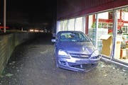 Der Lenkerin dieses Autos brachten Scherben kein Glück. (Bild: Luzerner Polizei)