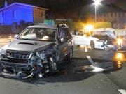 Die seitliche Frontalkollision in Wollerau hat die beiden Autos stark beschädigt. (Bild: Schwyzer Kantonspolizei)