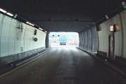 Der Unfall ereignete sich im Seelisbergtunnel Fahrtrichtung Norden. (Bild: Google Maps)