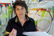Barbara Gwerder ist im Kanton Schwyz geboren und aufgewachsen und arbeitet heute in Herlisberg.