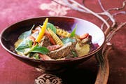 Hier könnten Keime lauern: grünes Fleisch-Curry mit asiatischen Gewürzen. (Bild: Getty)