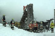 Am 20. Januar 2004 zerstörte ein Brand das Kurhaus auf der Melchsee-Frutt vollständig. (Bild: Eveline Beerkircher/Neue LZ)
