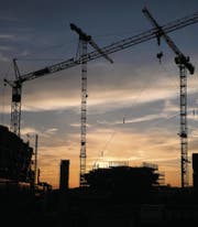 Tiefe Zinsen lassen die Investitionen in Immobilien steigen. (Bild: Boris Bürgisser (Rotkreuz, 17. Oktober 2017))