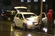 Das Auto wurde beim Aufprall stark beschädigt. (Bild: Leserreporter)