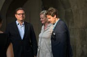 Michael Häfliger (Intendant Lucerne Festival), Birgit Aufterbeck (Präsidentin Stiftung Luzerner Theater) und Beneditk von Peter nehmen das Abstimmungsergebnis am 12. September im Kantonsrat zur Kenntnis. (Bild Nadia Schärli)