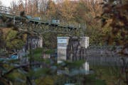 Das Wasserkraftwerk der CKW beim Hauptsitz in Rathausen. (Bild: Dominik Wunderli (Emmen, 3. November 2017))