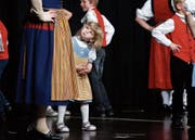 Die Kindertanzgruppe zeigt am Unterhaltungsabend ihr Können. (Bild: Stefan Kaiser (Hünenberg, 4. November 2017))