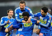 Luzerner Jubel nach dem 1:0 (von links): Renggli, Zverotic, Torschütze Tchouga und Ianu. (Bild EQ)