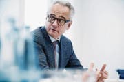 Pascal Niquille ist Präsident des Verwaltungsrats der Aduno Holding AG und CEO der Zuger Kantonalbank. (Bild: Stefan Kaiser (Zug, 16. Januar 2017))