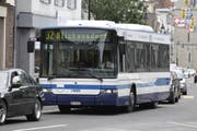 Ein Bus der ZVB unterwegs in der Stadt Zug. (Bild: Stefan Kaiser)