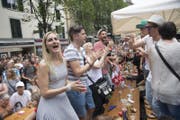 Die Stimmung am Luzerner Fest war auch am Samstagnachmittag gut. (Bild: Nadia Schärli (Luzern, 24. Juni 2017))