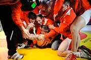 Geschafft: Nach einer Durststrecke von fünf Jahren sind die Willisauer Ringer wieder Schweizer Meister. (Bild: Dominik Wunderli)